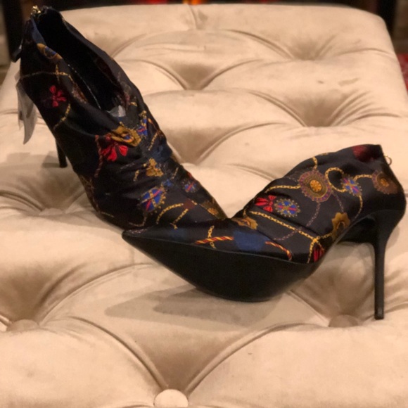 Zara Shoes - NWT Women’s Zara printed high heel ankle booties.
